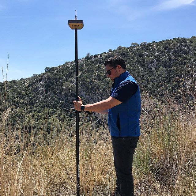 Levantamiento Topográfico y Formación de drenajes en la Selva